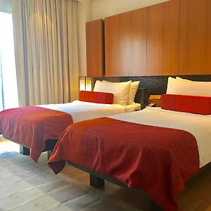 Deluxe Pool View Room Twin Bed